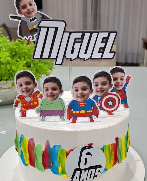 Topo de Bolo Pequeno Herói