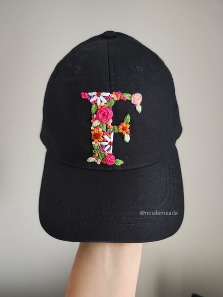 Boné Bordado a Mão Letra Personalizada