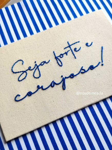 Quadro Decorativo seja Forte e Corajoso! 30cm x 20cm