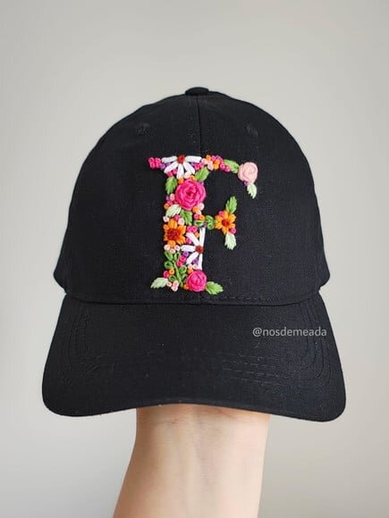 Boné Bordado a Mão Letra Personalizada