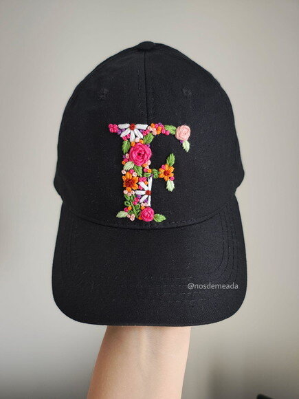 Boné Bordado a Mão Letra Personalizada