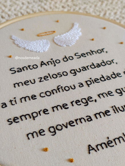 Quadro Enfeite Santo Anjo Bordado a Mão
