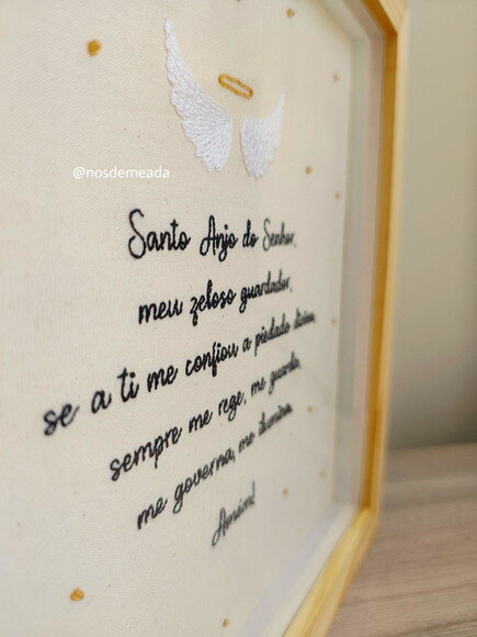 Quadro Enfeite Santo Anjo Bordado a Mão