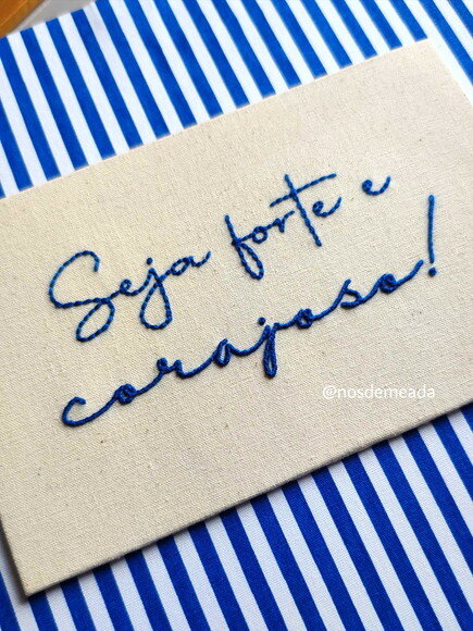 Quadro Decorativo seja Forte e Corajoso! 30cm x 20cm