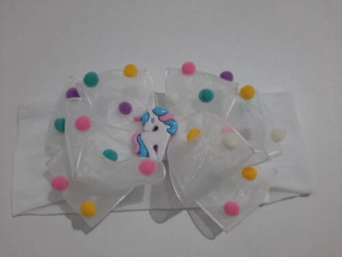 Faixa com Laço de Organza e Pompom