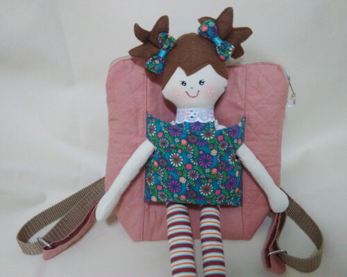 Mochila com Boneca