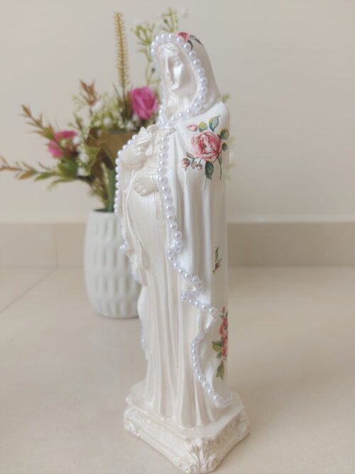 Nossa Senhora Grávida 20cm flores rosa gesso