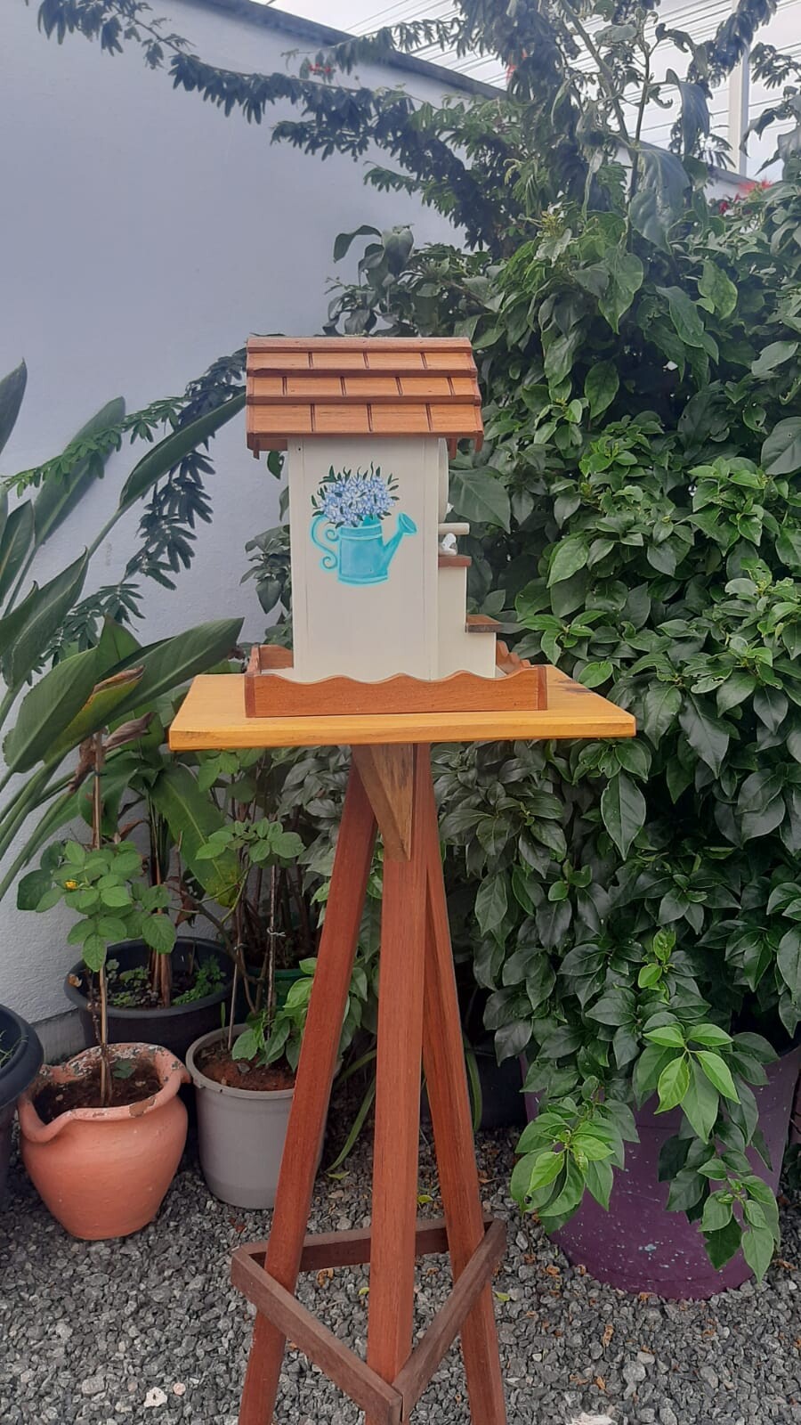 Casinha de Pássaros Bege com Bandeja de Alimento em Madeira Arte