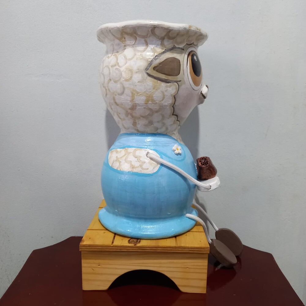 Cachepot de Ovelha com Pintura e Relevos Artesanal