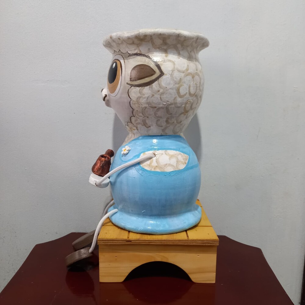 Cachepot de Ovelha com Pintura e Relevos Artesanal