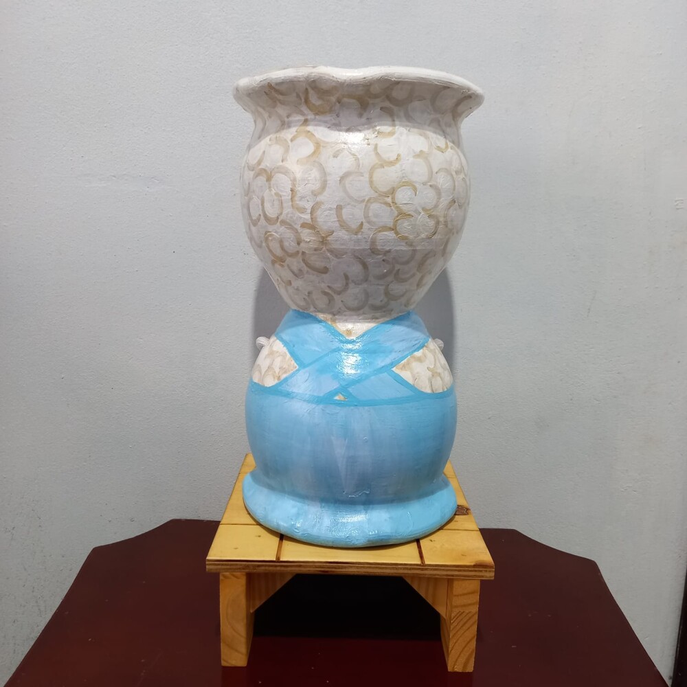 Cachepot de Ovelha com Pintura e Relevos Artesanal