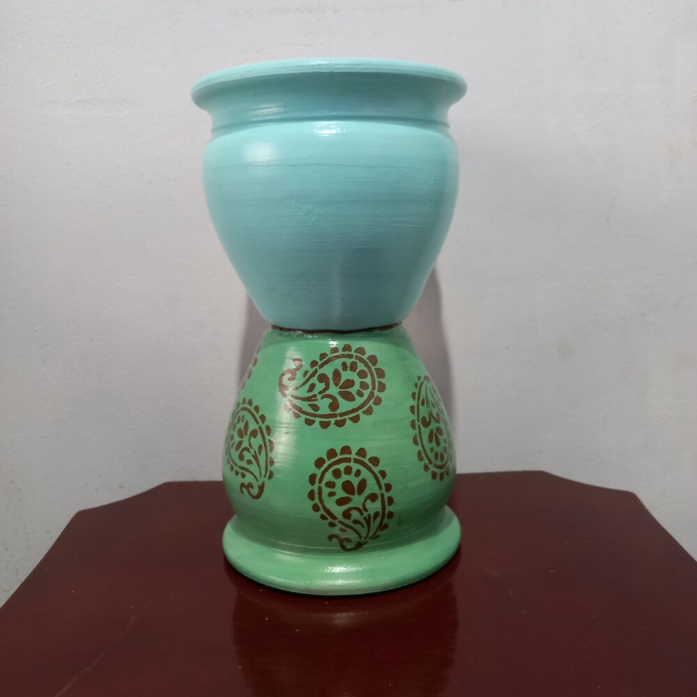Cachepot Dona Pata com Pintura e Relevos Artesanal