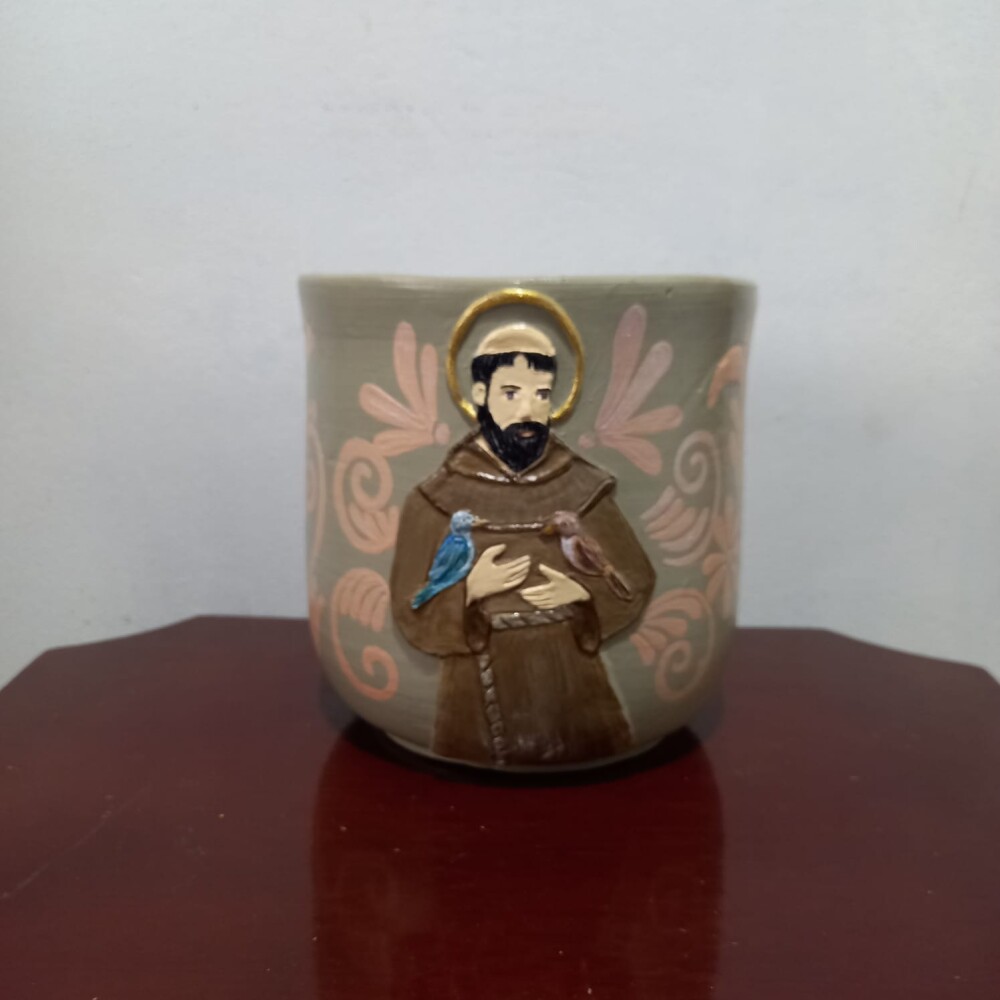 Cachepot São Francisco de Assis com Pintura e Relevos Artesanal