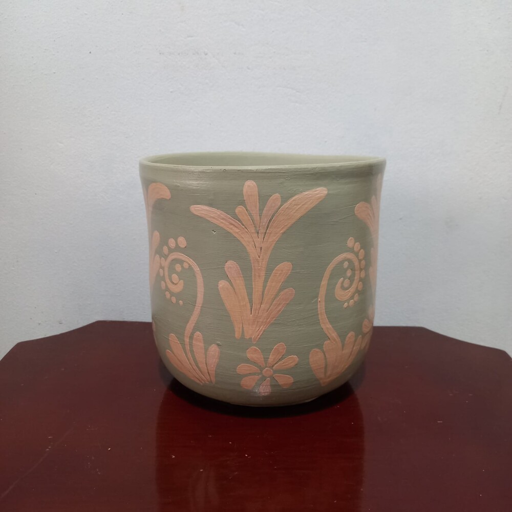 Cachepot São Francisco de Assis com Pintura e Relevos Artesanal
