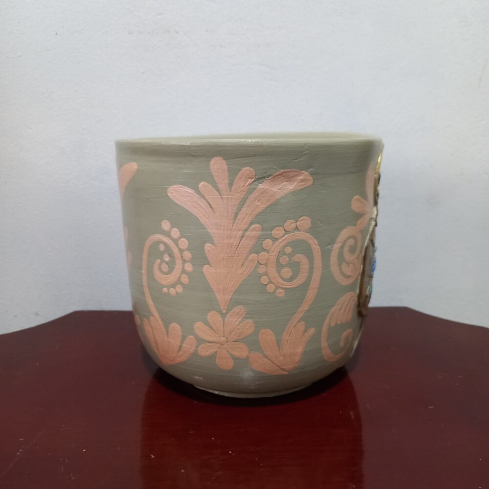 Cachepot São Francisco de Assis com Pintura e Relevos Artesanal