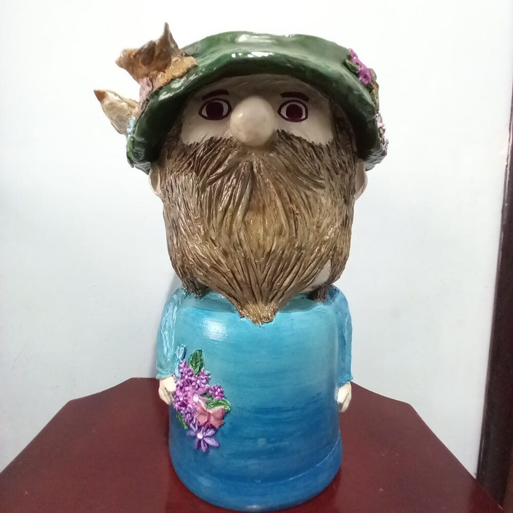 Cachepot Gnomo com Pintura e Relevos Artesanal