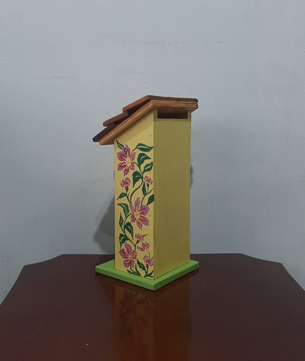Casinha de Pássaro em Madeira Artesanal Pintada à Mão