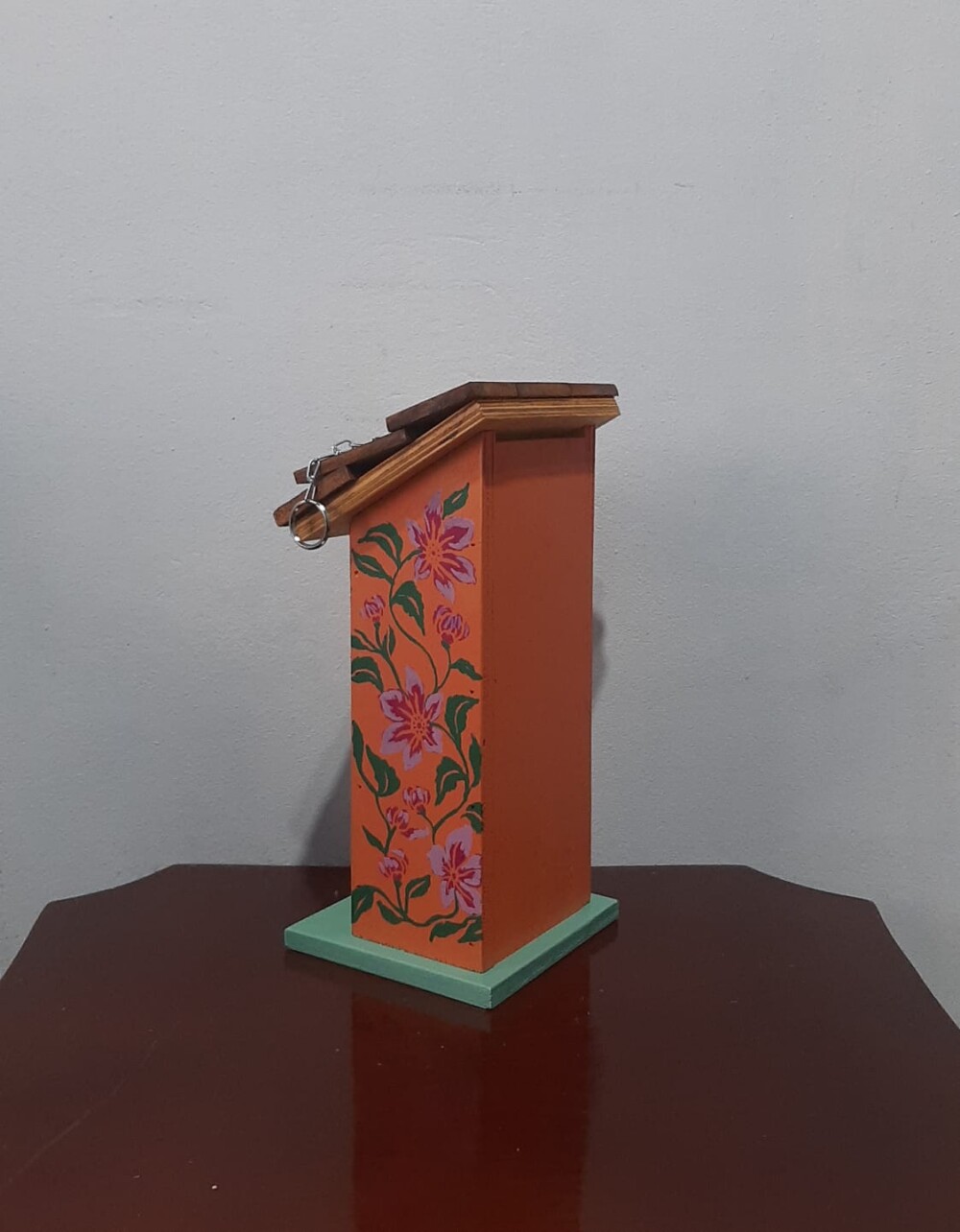 Casinha de Pássaro em Madeira Artesanal Pintada à Mão