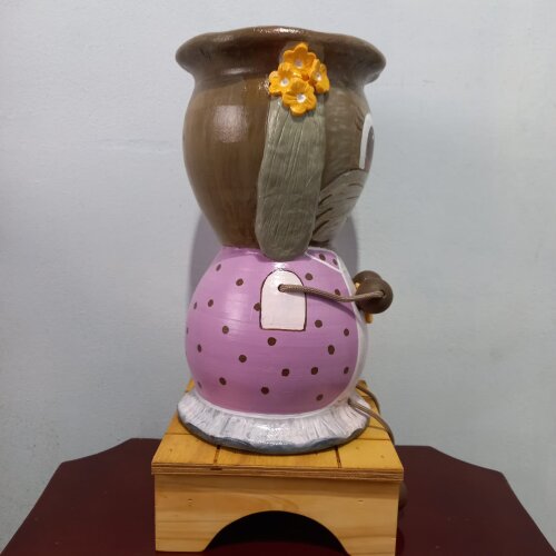 Cachepot  de Coelha com Pintura e Relevos  Artesanal