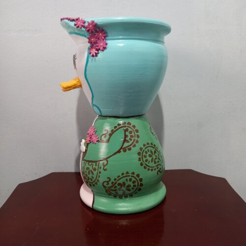 Cachepot Dona Pata com Pintura e Relevos Artesanal