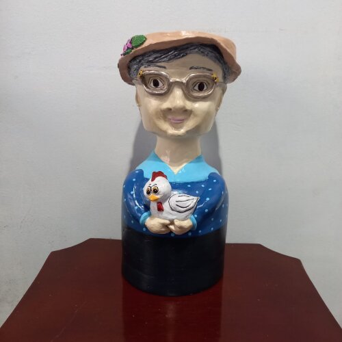 Cachepot Vovó com Pintura e Relevos Artesanal