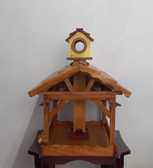 Comedouro Tratador para Pássaros com Torre Dispensadora em Madei