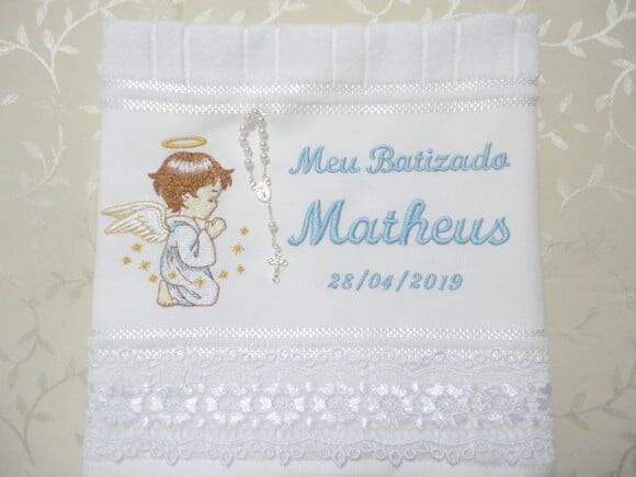 Toalhinha de Boca Bordada com Nome para Batizado