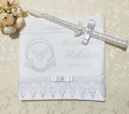 Kit de Batizado Toalha Bordada e Personalizada e Vela Decora