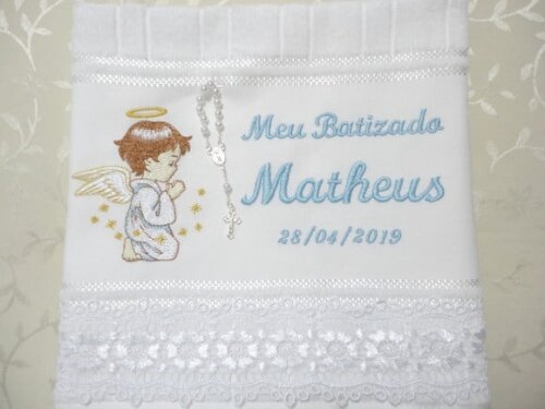 Toalhinha de Boca Bordada com Nome para Batizado