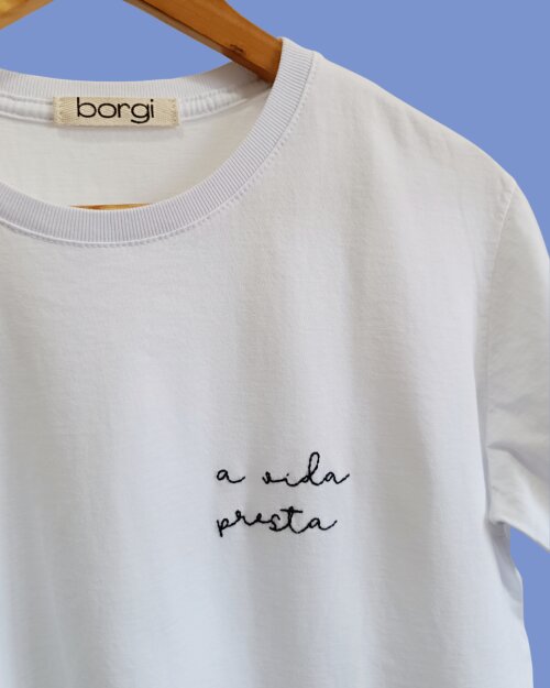 Camiseta Bordada - Personalizada com Frase