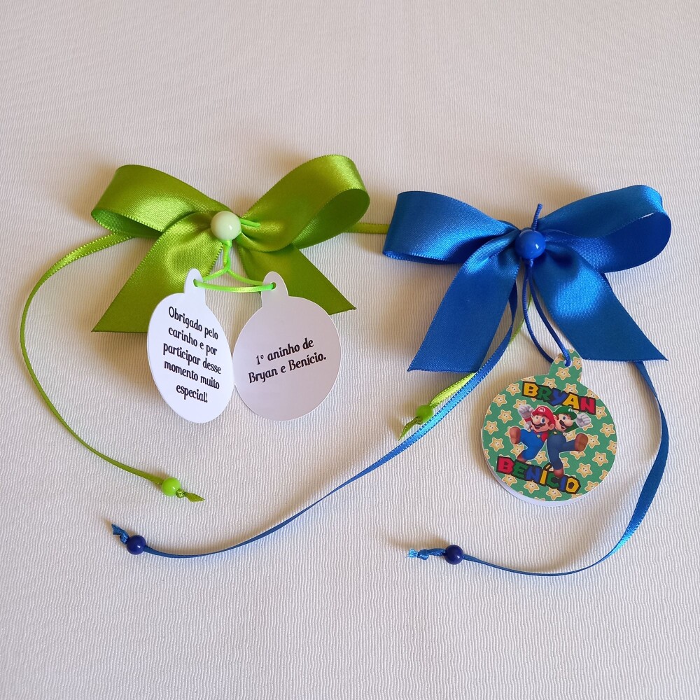 Laço cetim tag personalizada lembrança de aniversário menino