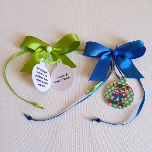 Laço cetim tag personalizada lembrança de aniversário menino