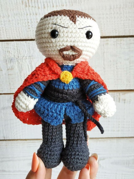 Doutor estranho Amigurumi- Receitas de amigurumi em PDF port