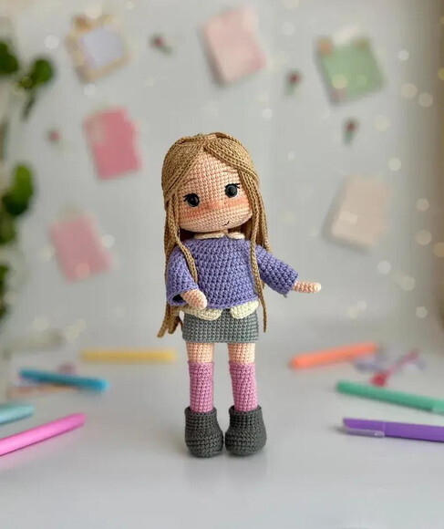 Receita Boneca Estudante Amigurumi