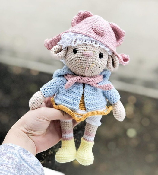 Receitas em PDF- Boneca ovelha Amigurumi