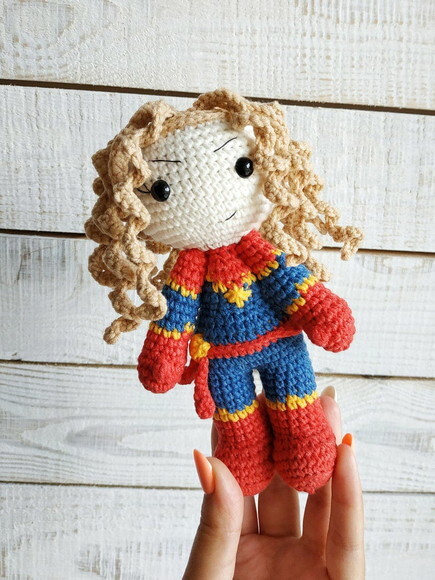 SuperGirl Amigurumi- Receitas de amigurumi em PDF port