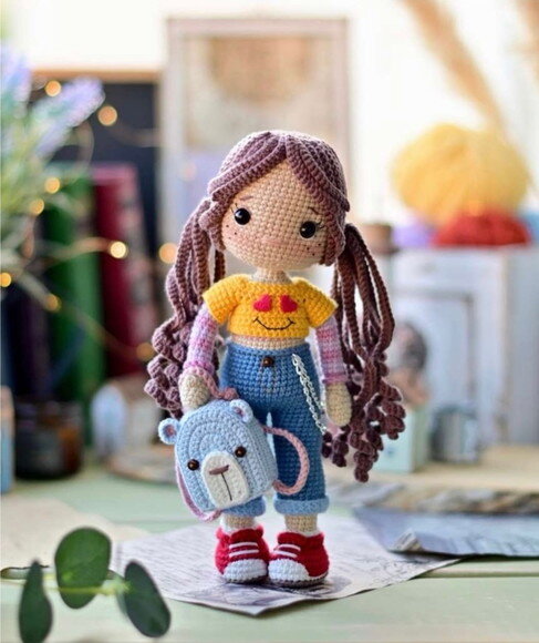 Receita Boneca com Mochila Amigurumi