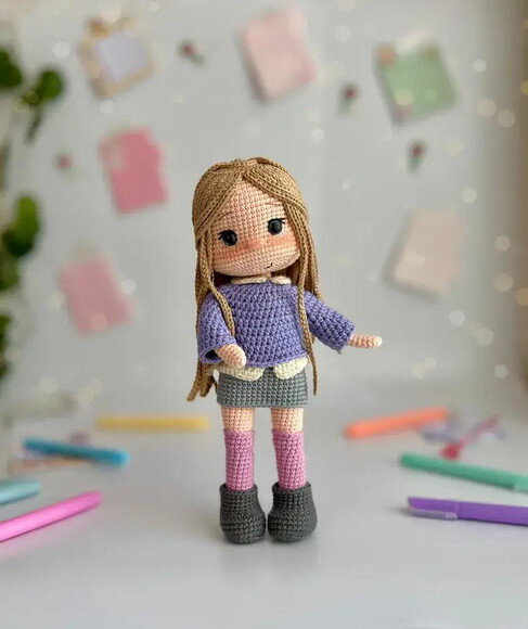 Receita Boneca Estudante Amigurumi