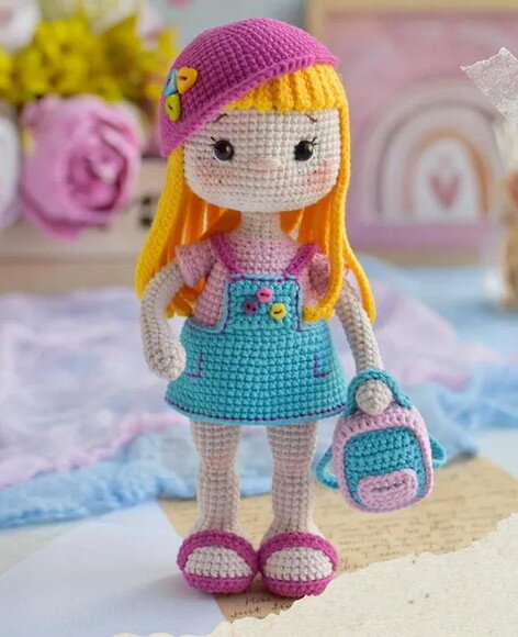 Receita Boneca Estudante Amigurumi