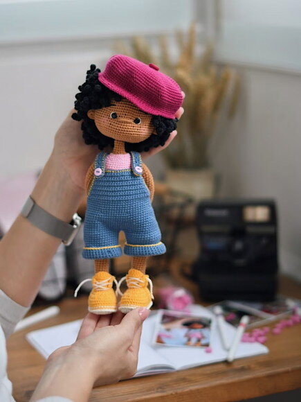 Receita Boneca Jardineira Amigurumi
