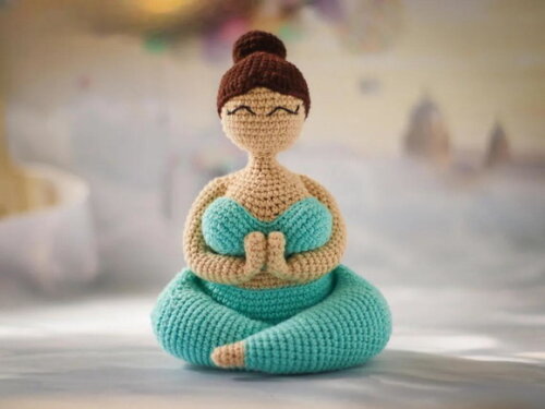 Receita Boneca Yoga Amigurumi