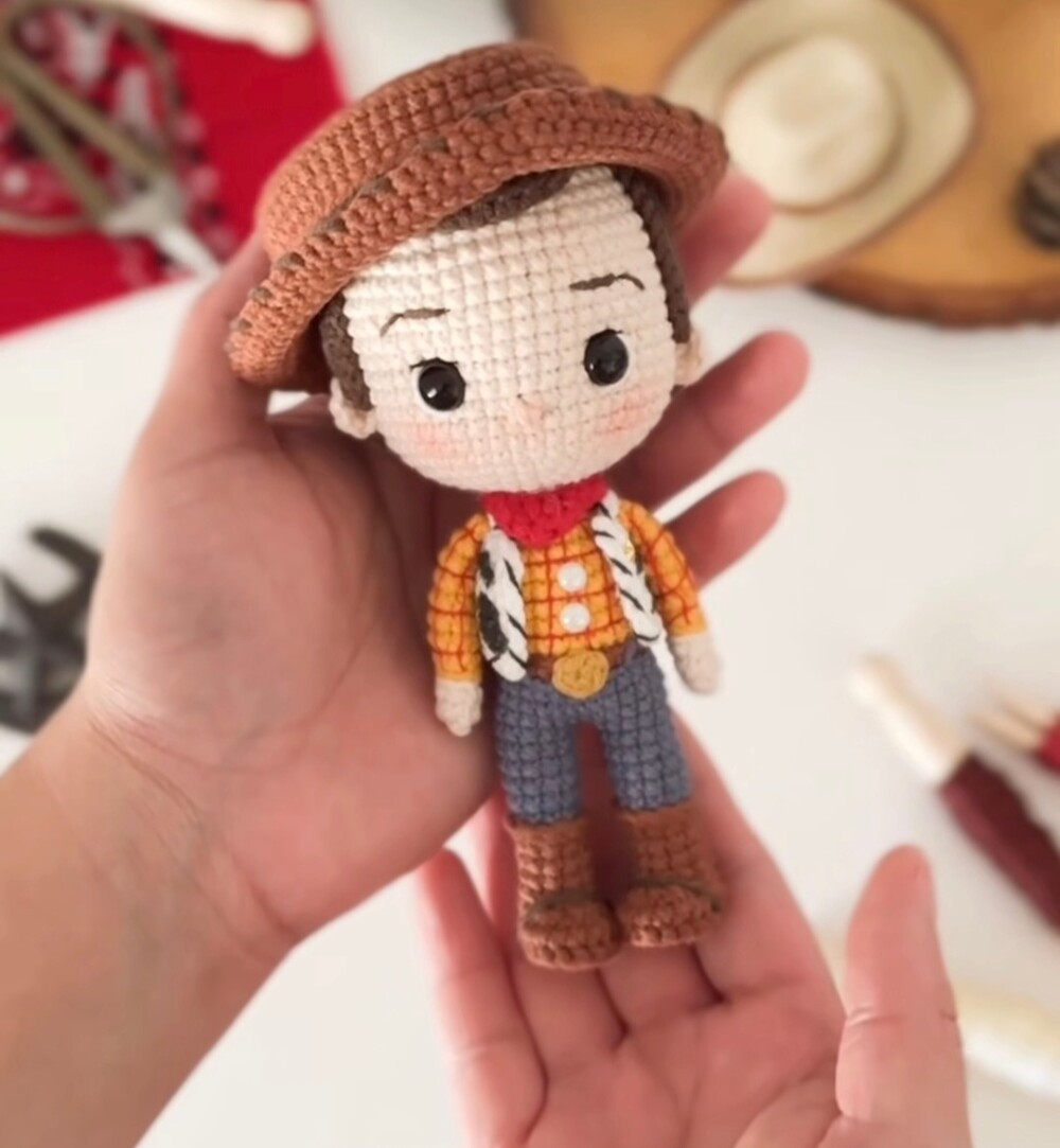 Woody Toy Story em Amigurumi