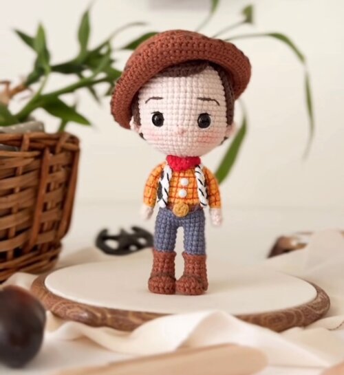 Woody Toy Story em Amigurumi
