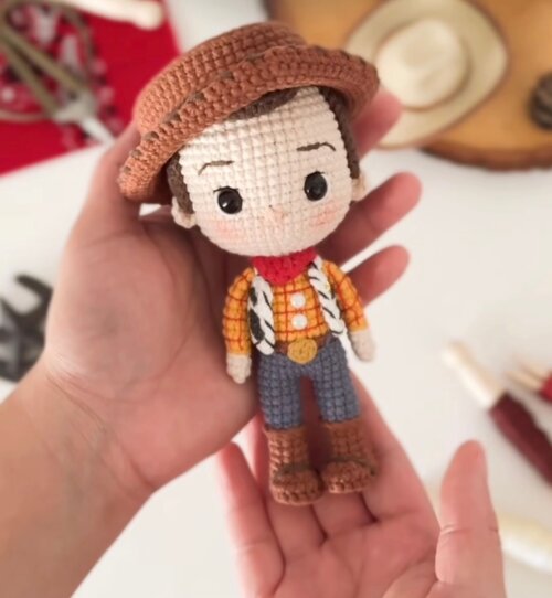 Woody Toy Story em Amigurumi