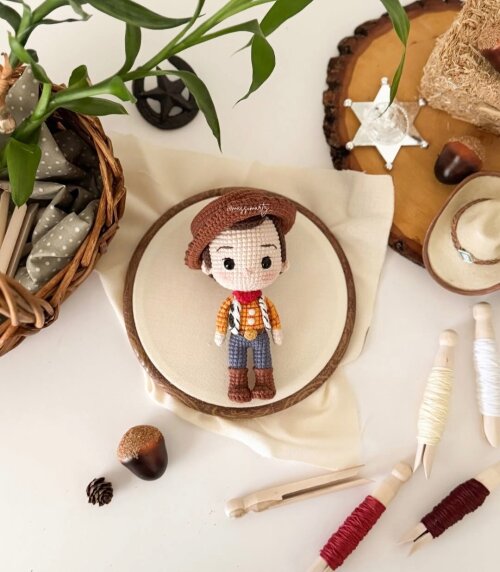 Woody Toy Story em Amigurumi