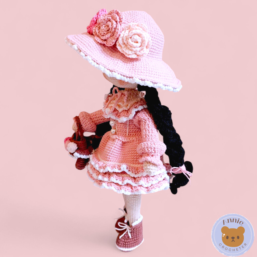 Boneca de Crochê Josephine Amigurumi Rosa com Branco Cabelo Pret