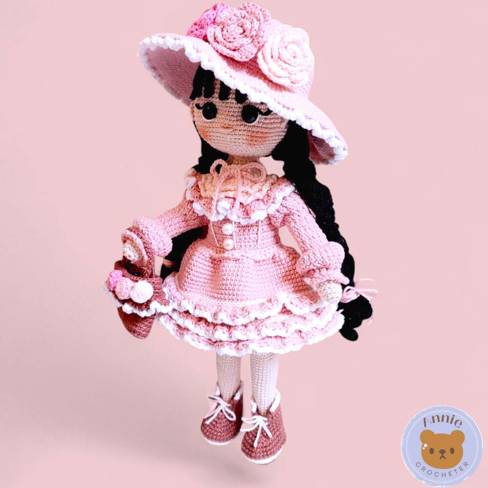 Boneca de Crochê Josephine Amigurumi Rosa com Branco Cabelo Pret