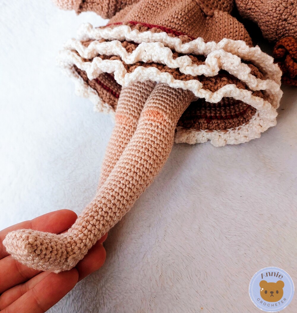 Boneca de Crochê Josephine Amigurumi Rosa Cabelo Castanho