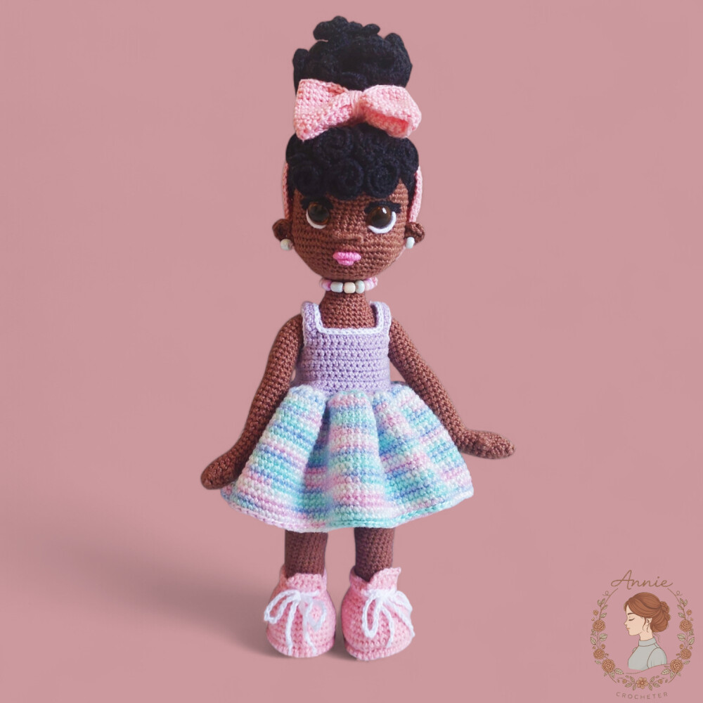 Boneca de Crochê Nívea Amigurumi Cores Claras