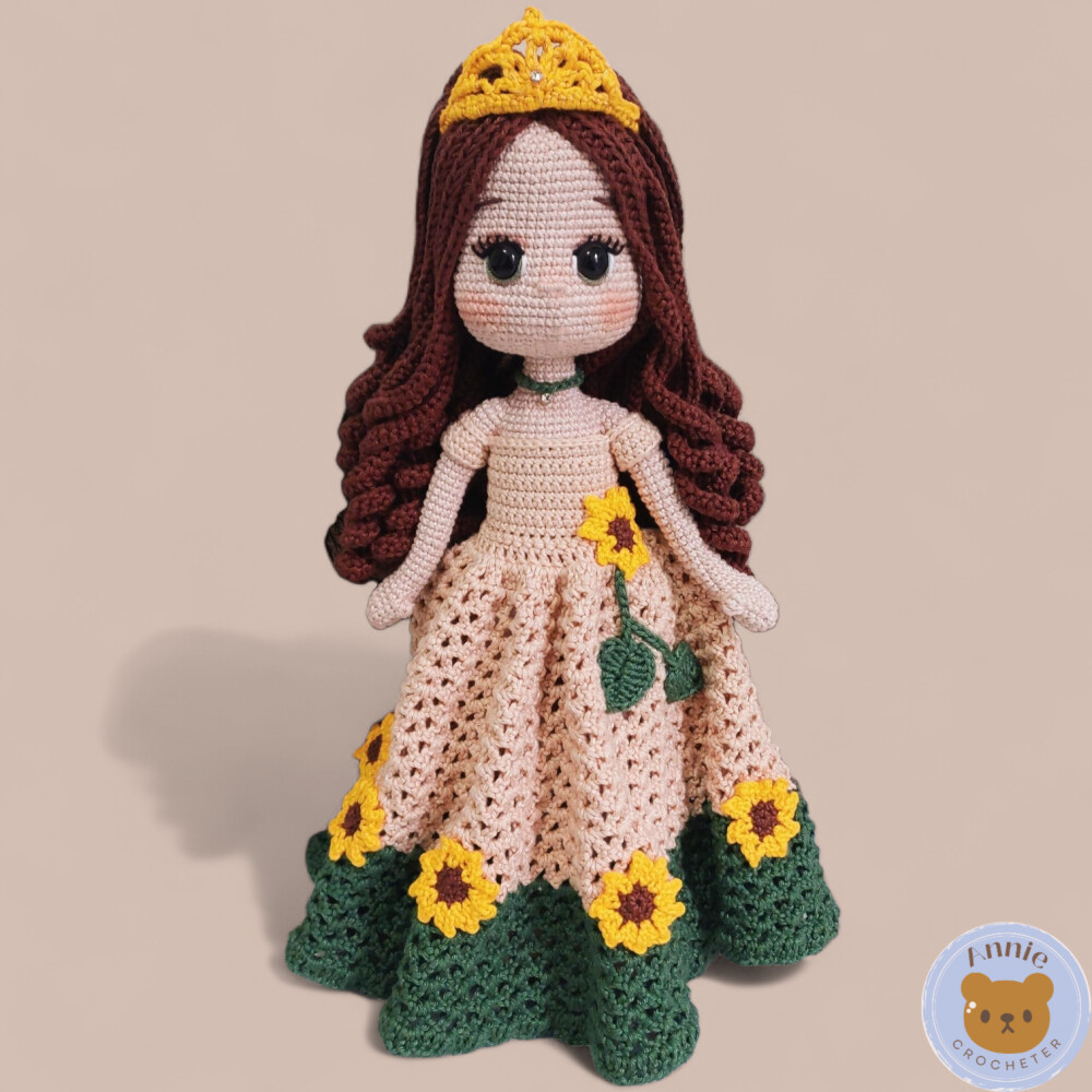 Boneca de Crochê Princesa de Vestido de Girassóis e Coroa Amigu